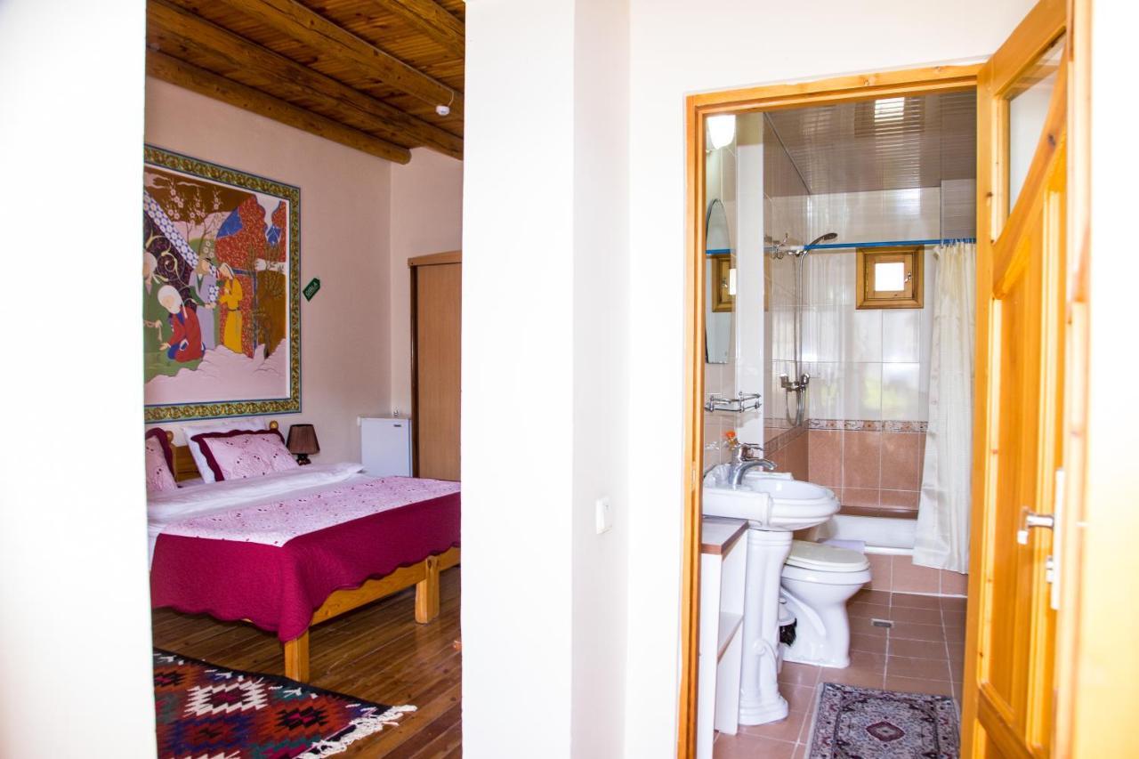 בוקורו Hovli Poyon Hotel מראה חיצוני תמונה