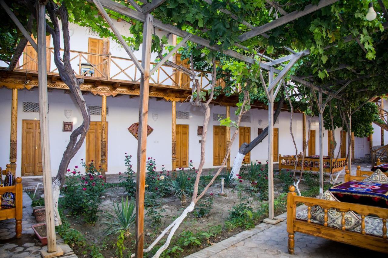 בוקורו Hovli Poyon Hotel מראה חיצוני תמונה
