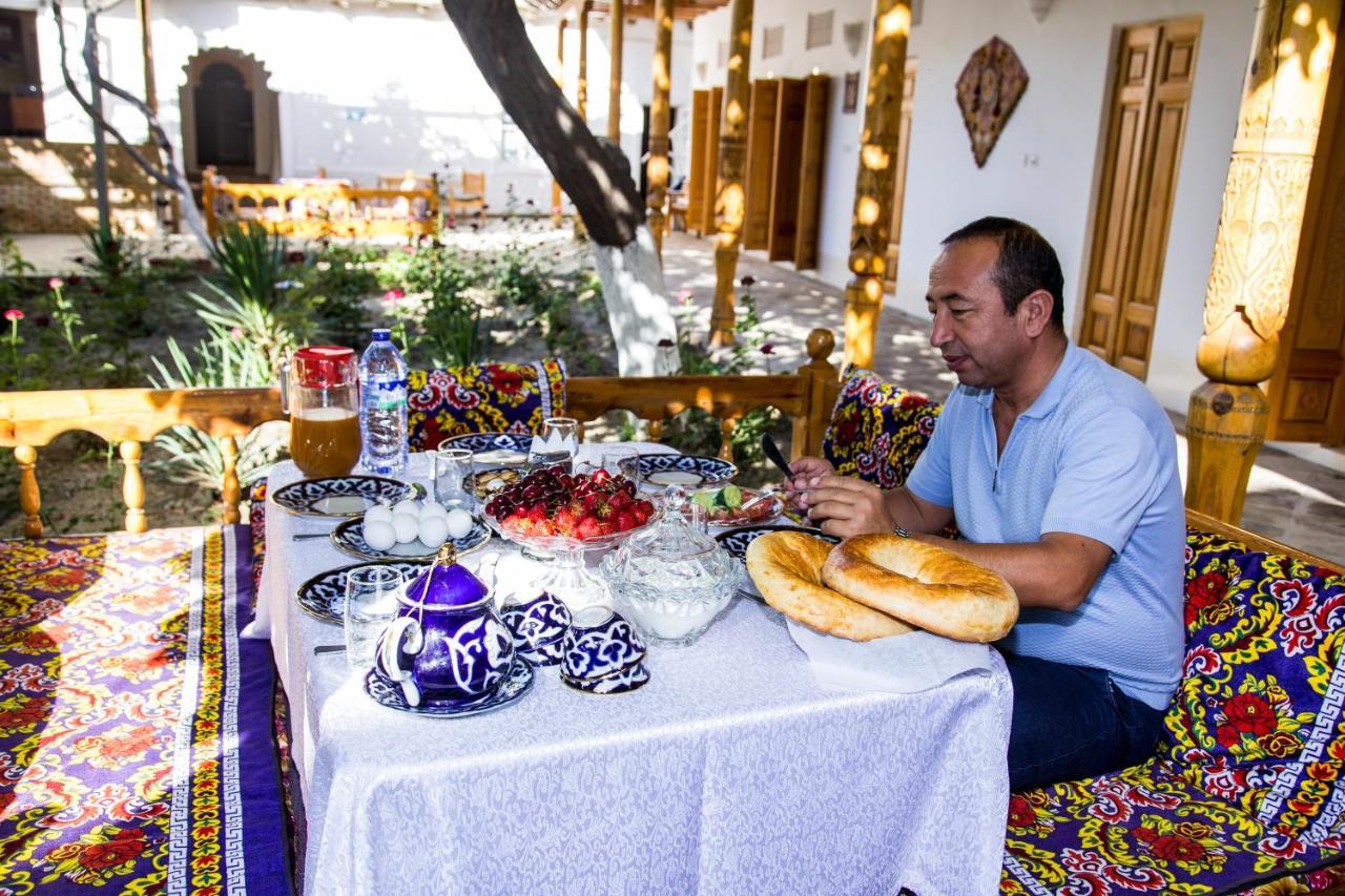 בוקורו Hovli Poyon Hotel מראה חיצוני תמונה