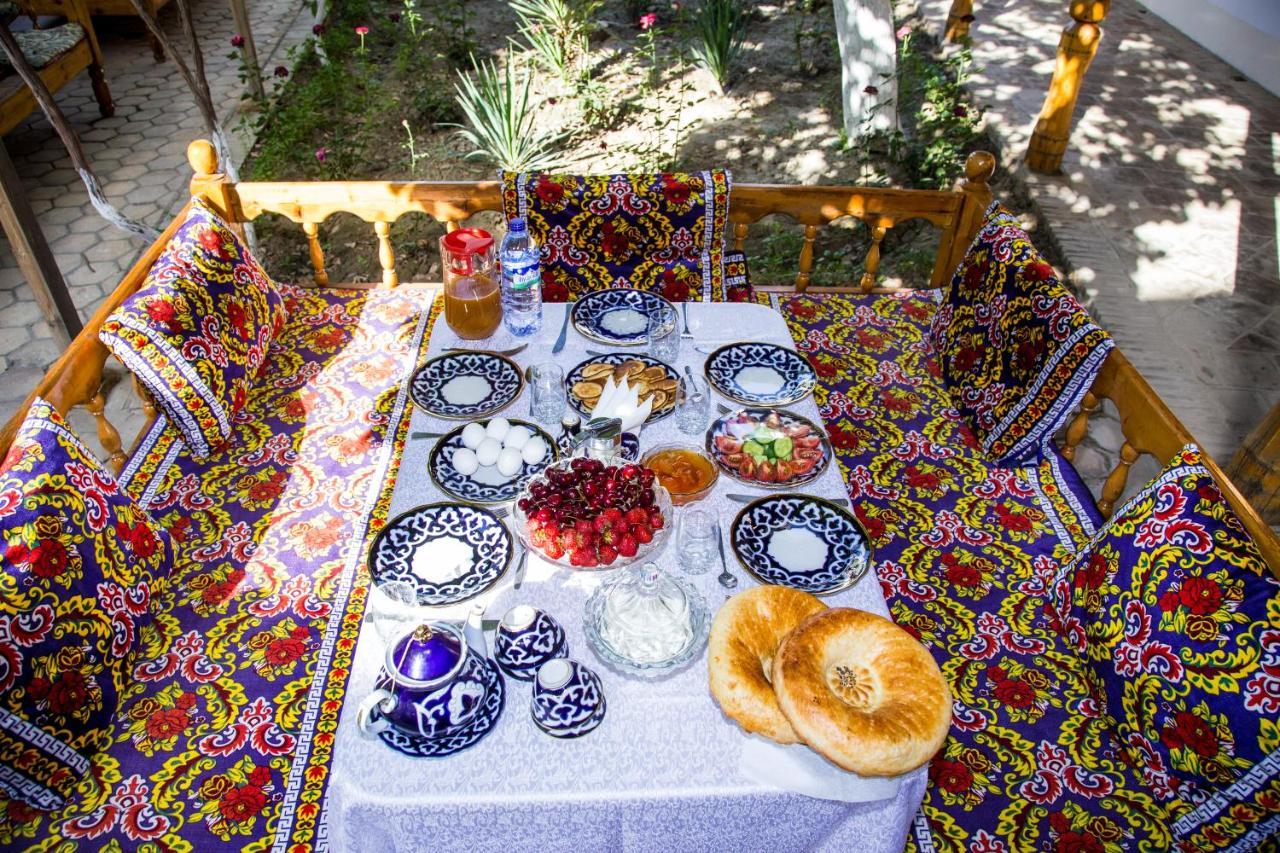 בוקורו Hovli Poyon Hotel מראה חיצוני תמונה