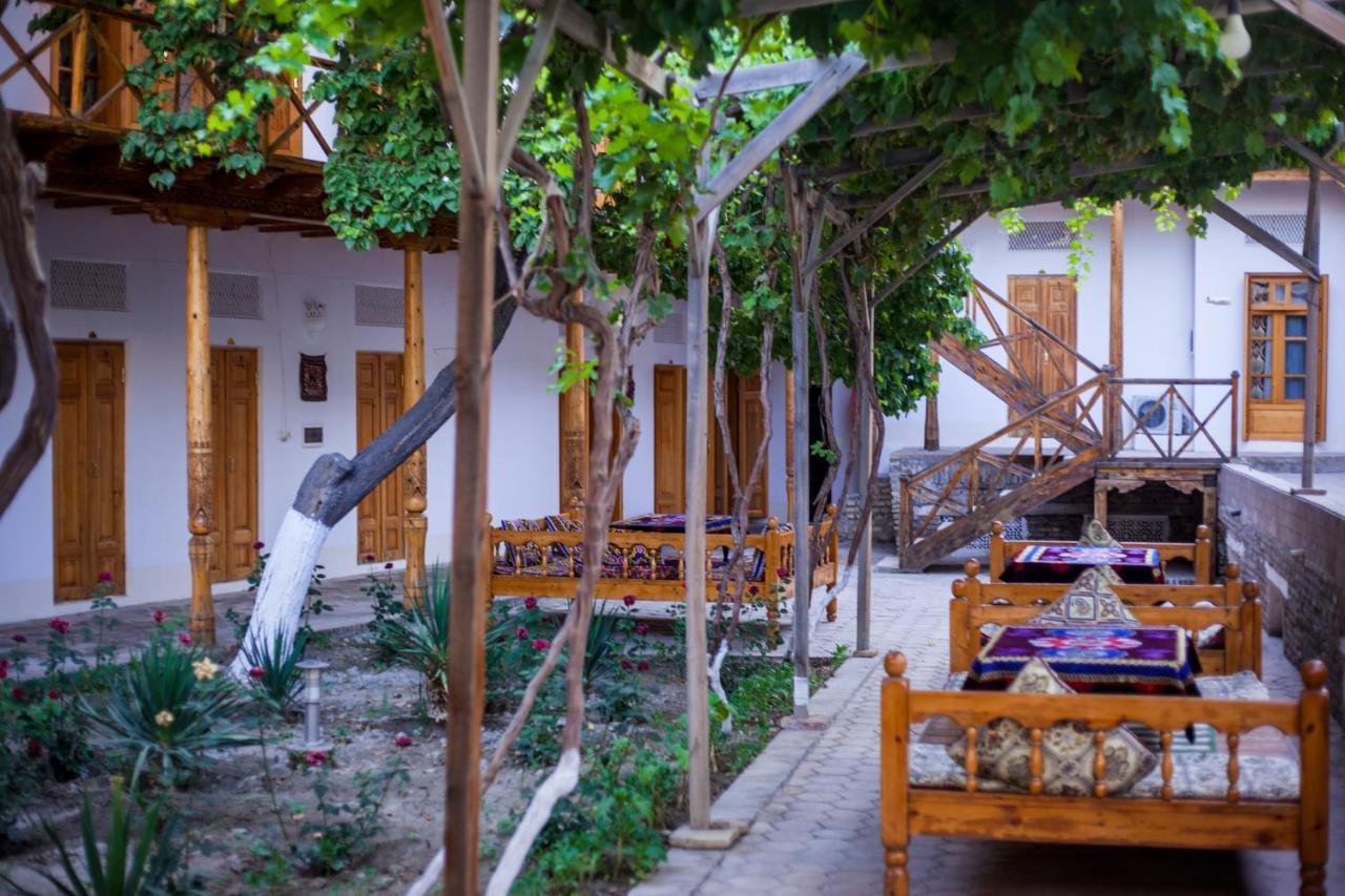 בוקורו Hovli Poyon Hotel מראה חיצוני תמונה
