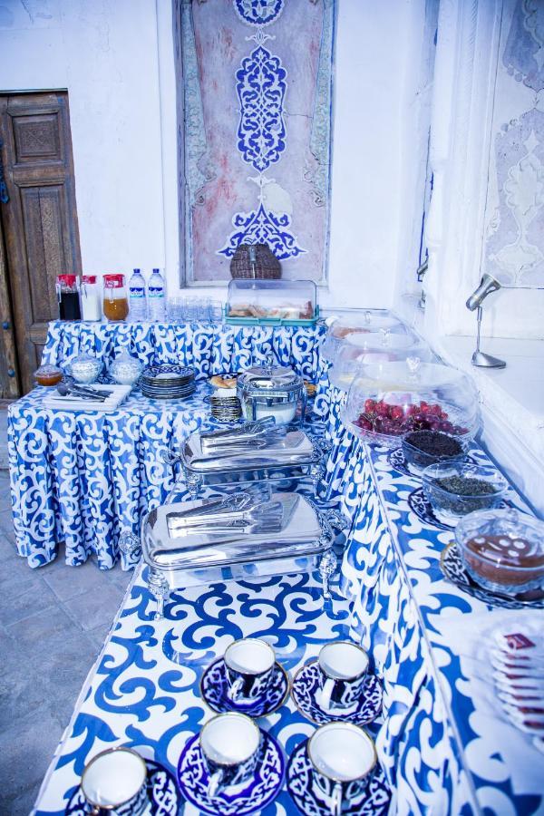 בוקורו Hovli Poyon Hotel מראה חיצוני תמונה