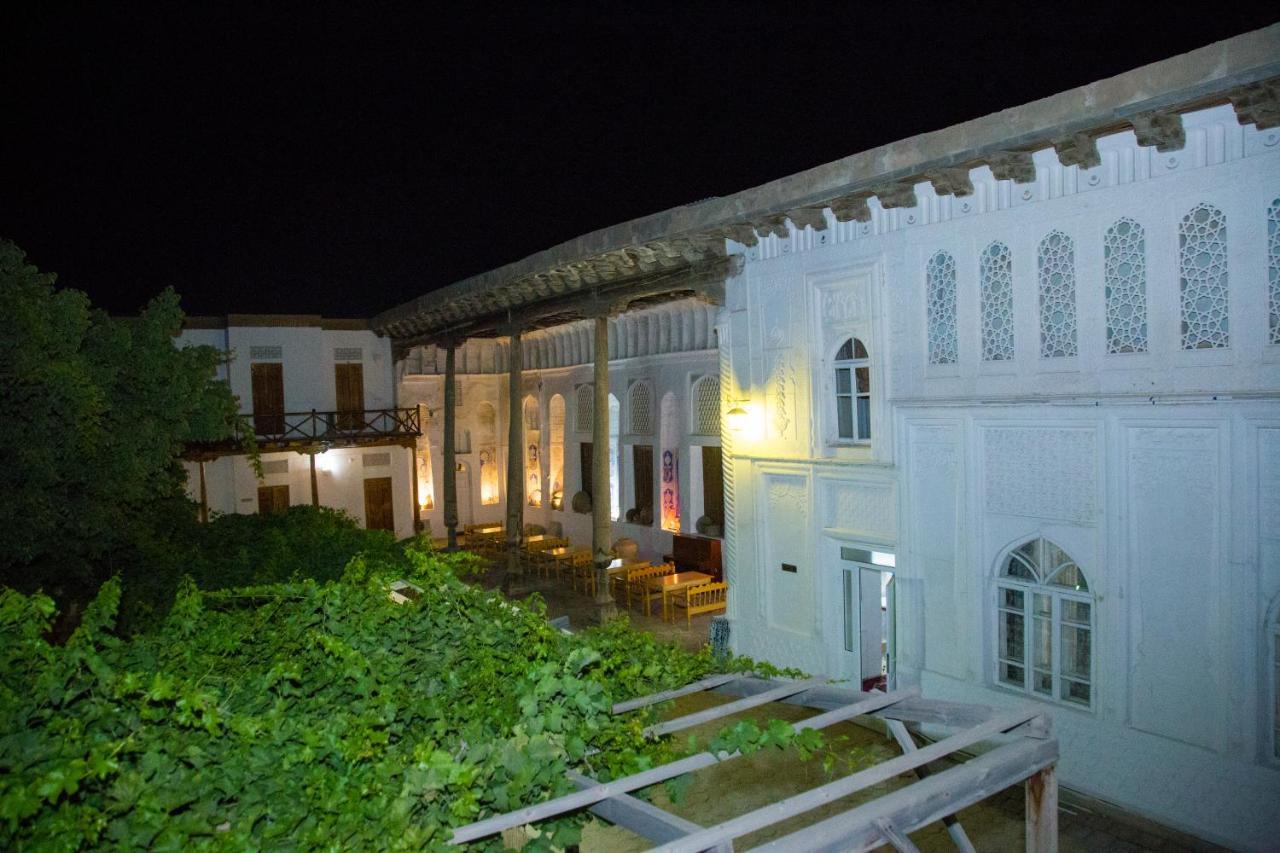 בוקורו Hovli Poyon Hotel מראה חיצוני תמונה