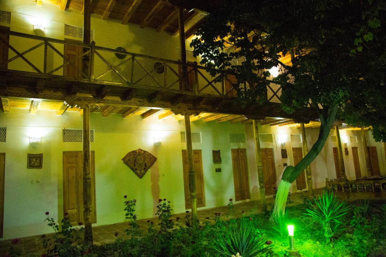 בוקורו Hovli Poyon Hotel מראה חיצוני תמונה