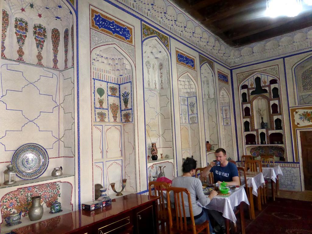 בוקורו Hovli Poyon Hotel מראה חיצוני תמונה