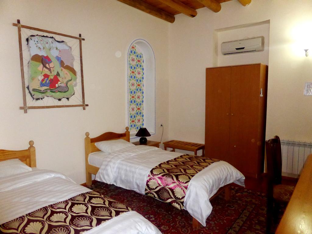 בוקורו Hovli Poyon Hotel מראה חיצוני תמונה