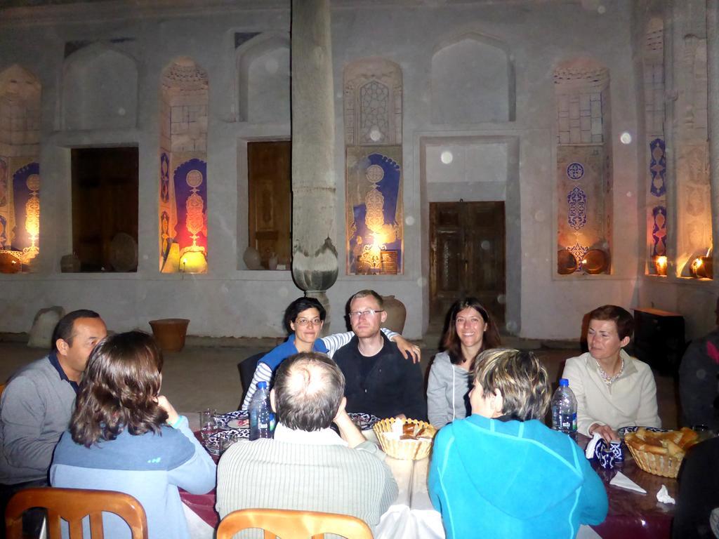 בוקורו Hovli Poyon Hotel מראה חיצוני תמונה