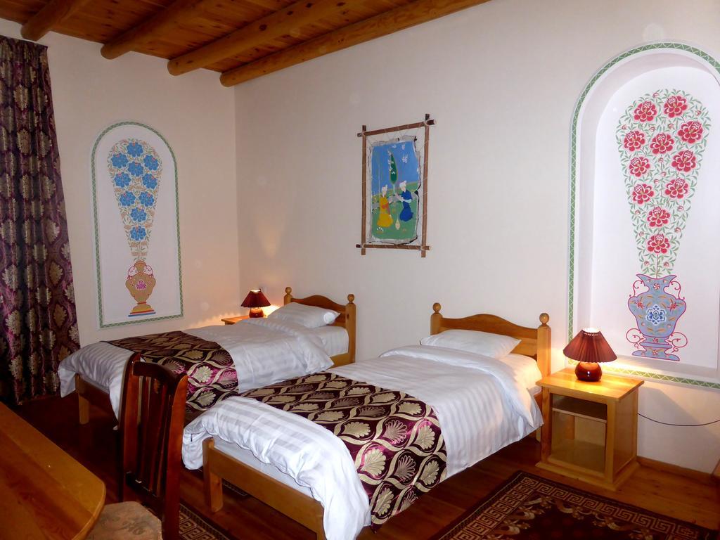 בוקורו Hovli Poyon Hotel מראה חיצוני תמונה