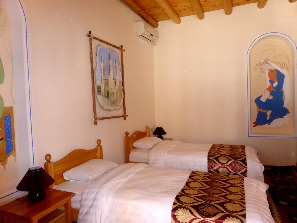 בוקורו Hovli Poyon Hotel מראה חיצוני תמונה