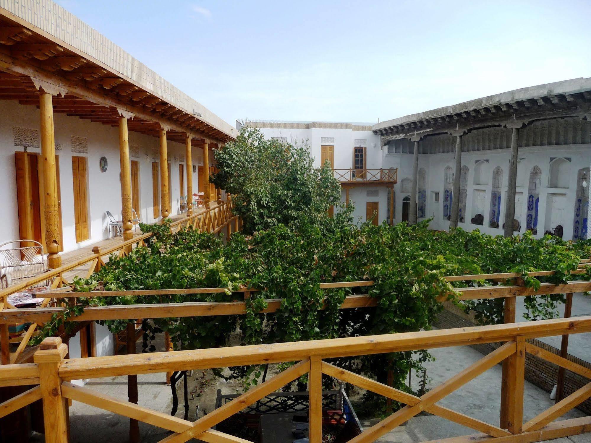 בוקורו Hovli Poyon Hotel מראה חיצוני תמונה