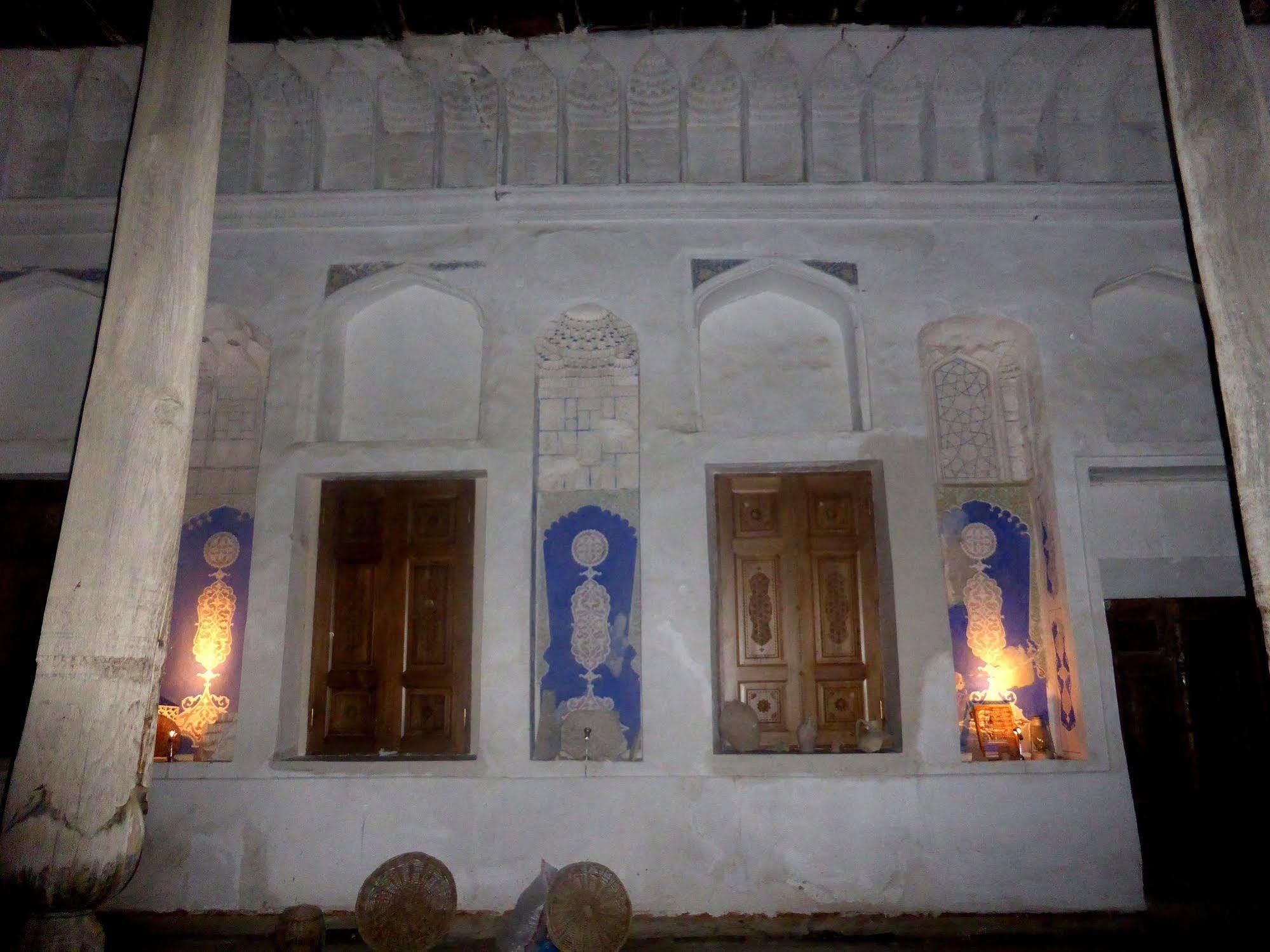 בוקורו Hovli Poyon Hotel מראה חיצוני תמונה