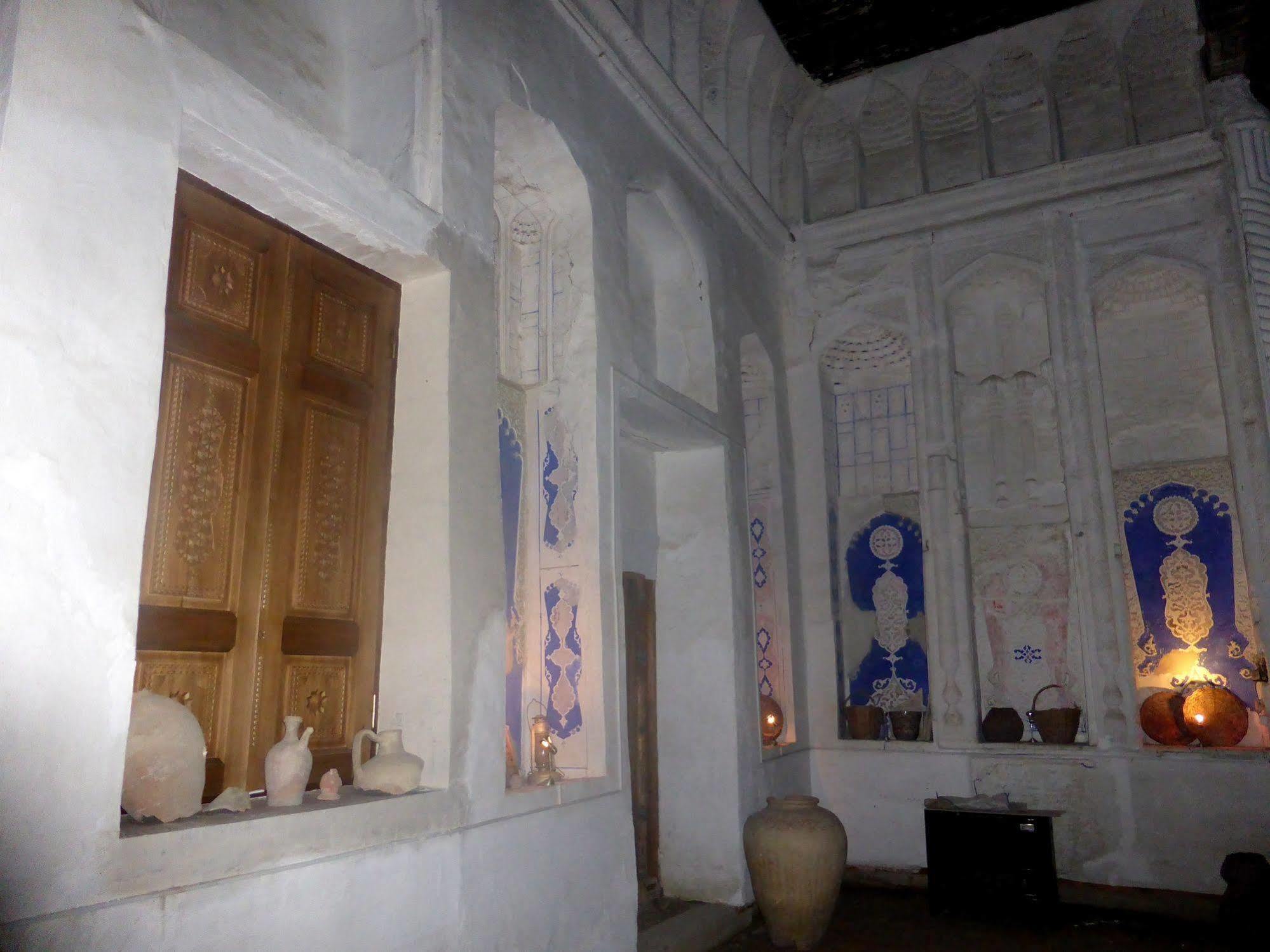 בוקורו Hovli Poyon Hotel מראה חיצוני תמונה