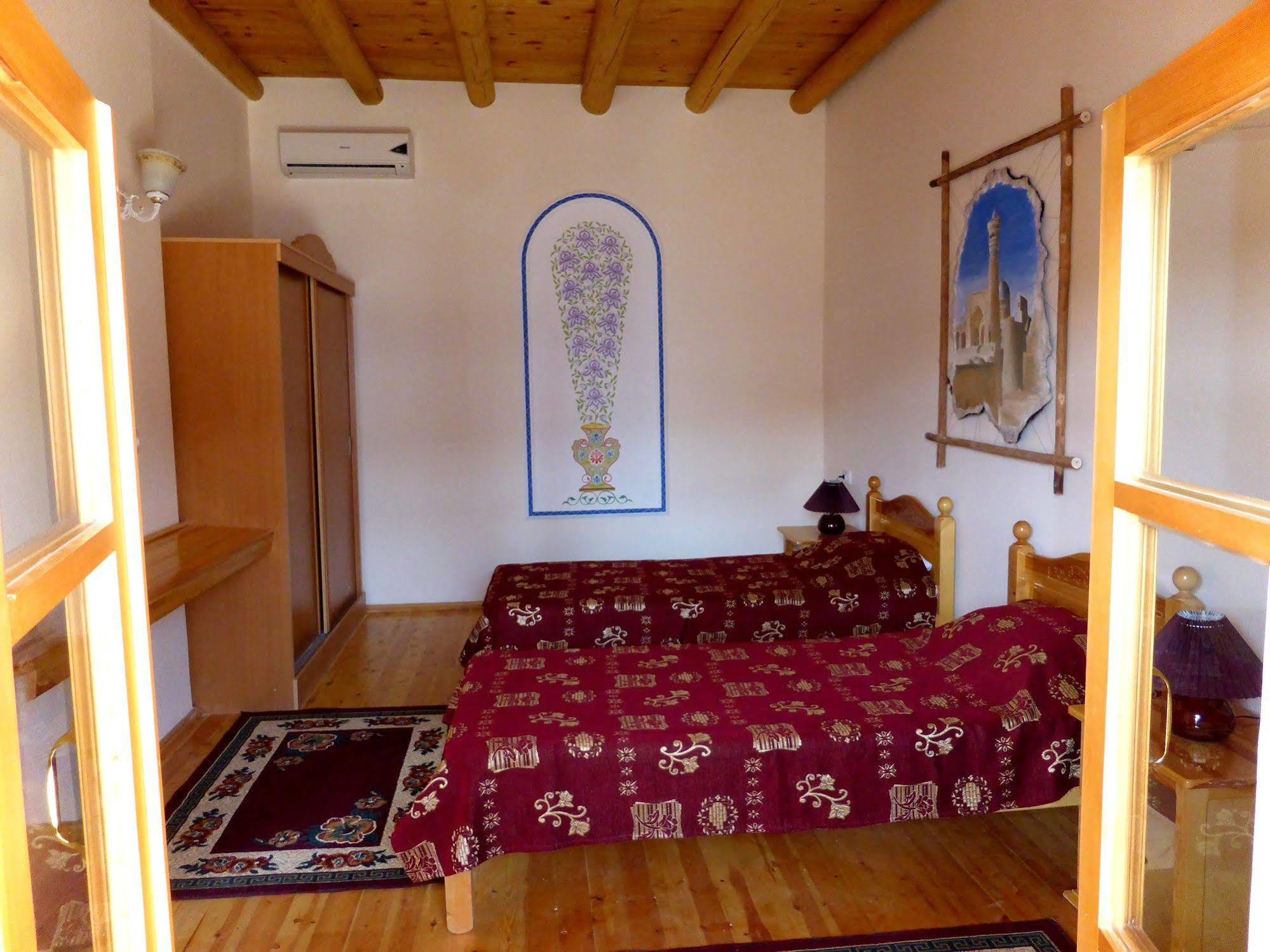 בוקורו Hovli Poyon Hotel מראה חיצוני תמונה