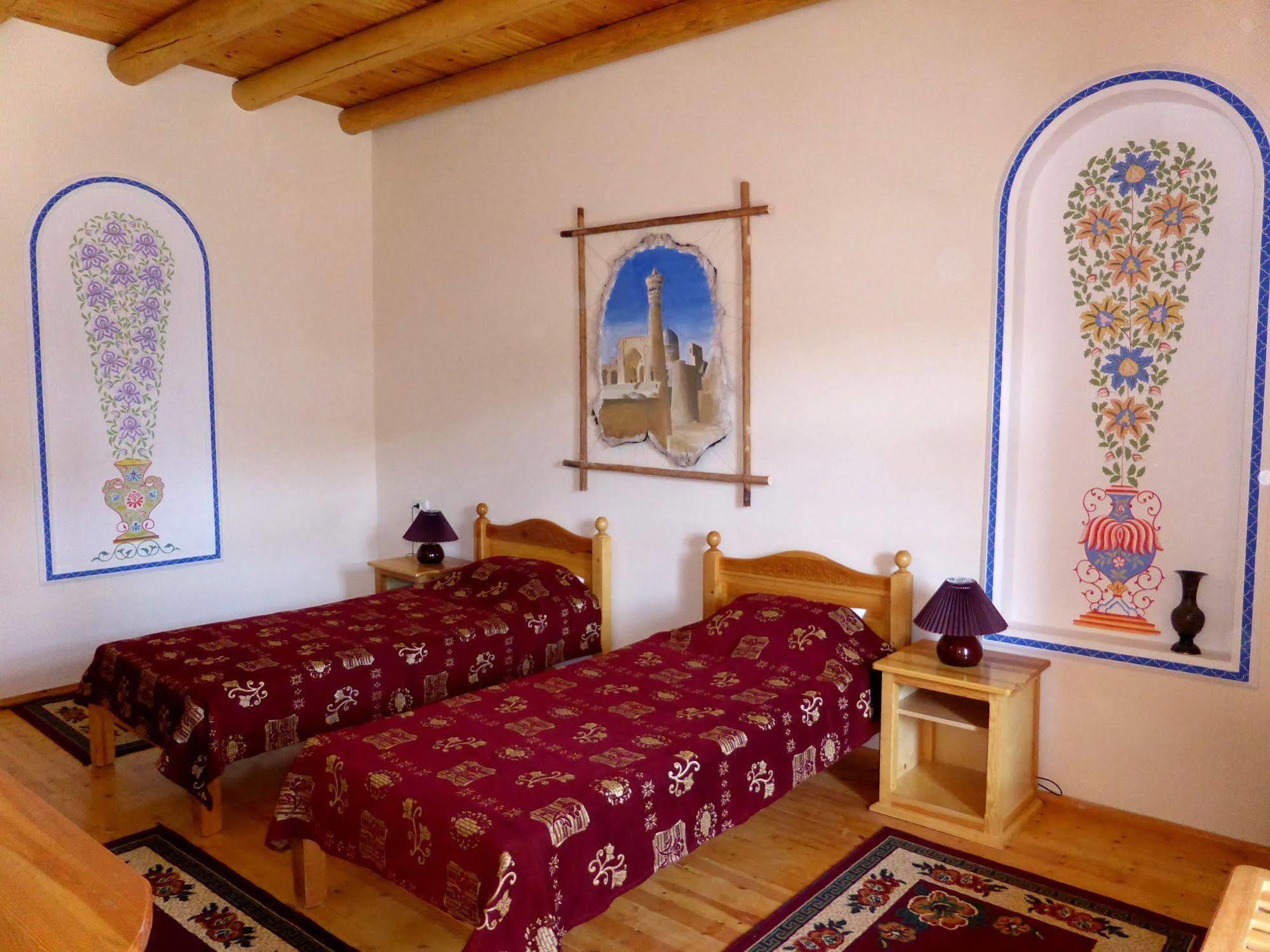 בוקורו Hovli Poyon Hotel מראה חיצוני תמונה