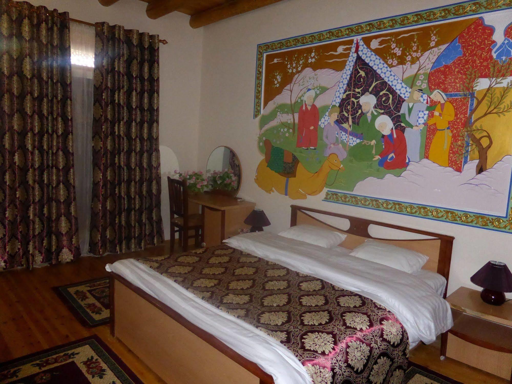 בוקורו Hovli Poyon Hotel מראה חיצוני תמונה