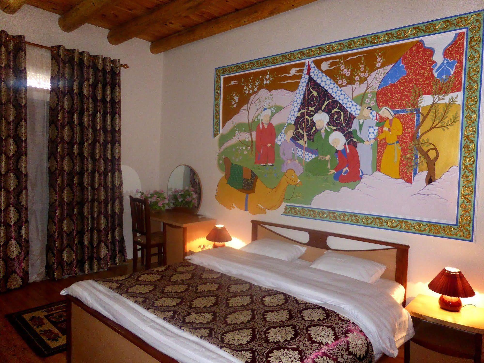 בוקורו Hovli Poyon Hotel מראה חיצוני תמונה