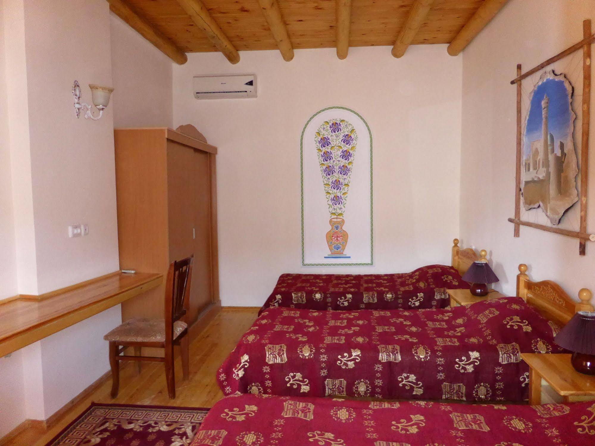בוקורו Hovli Poyon Hotel מראה חיצוני תמונה
