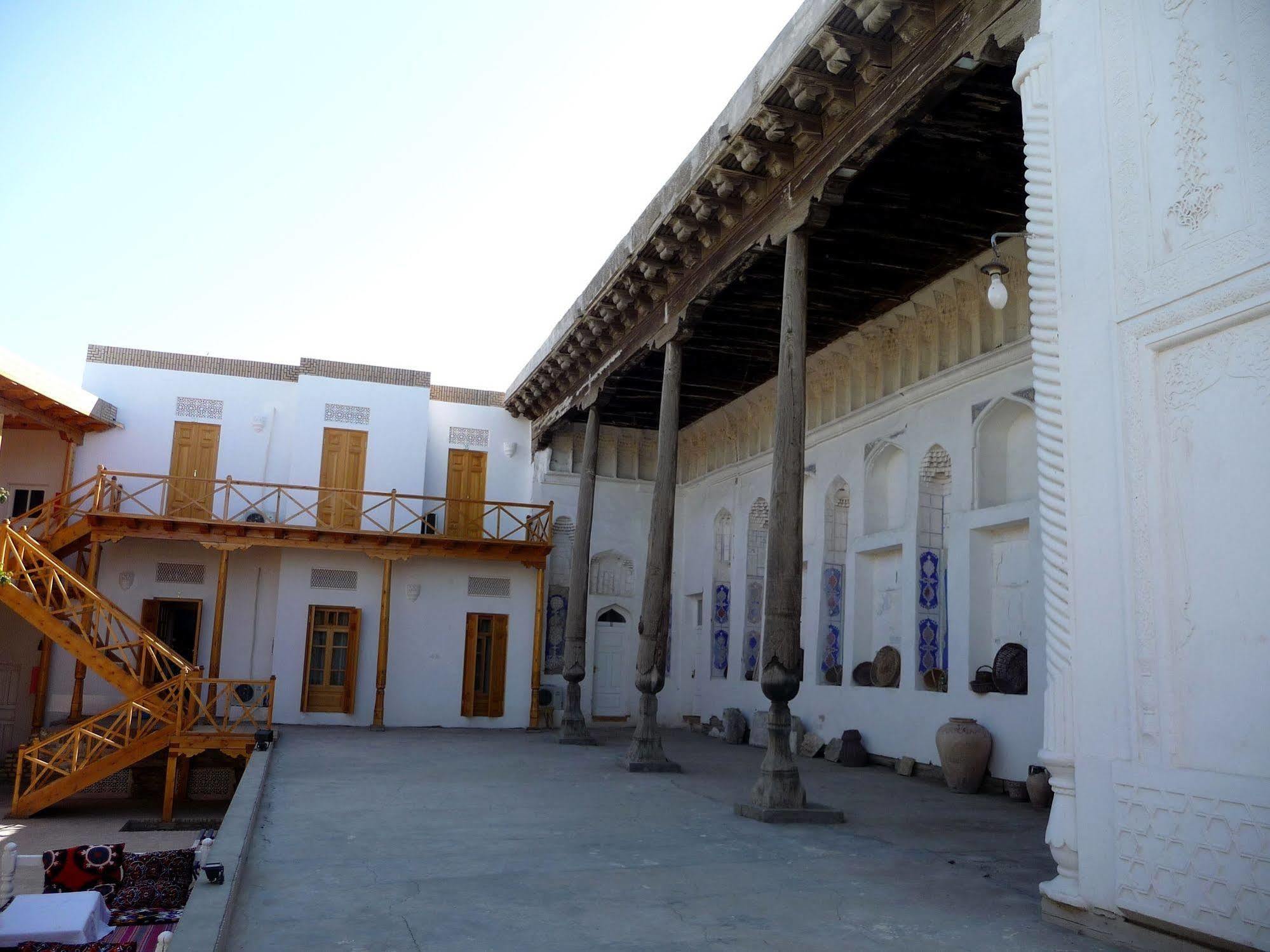 בוקורו Hovli Poyon Hotel מראה חיצוני תמונה