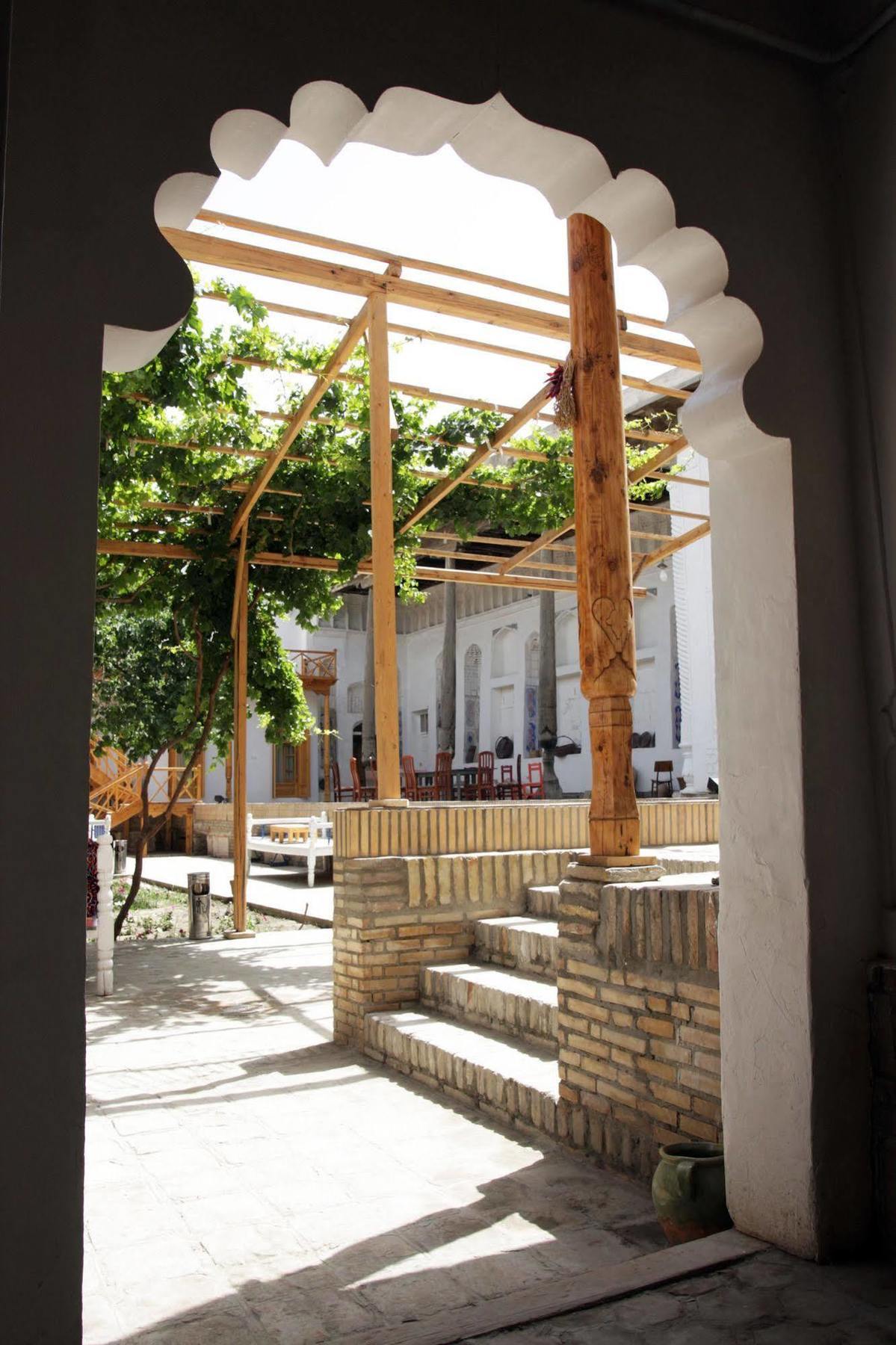 בוקורו Hovli Poyon Hotel מראה חיצוני תמונה
