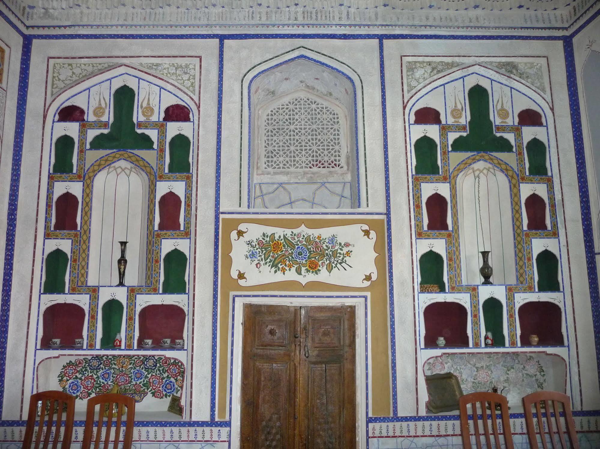 בוקורו Hovli Poyon Hotel מראה חיצוני תמונה